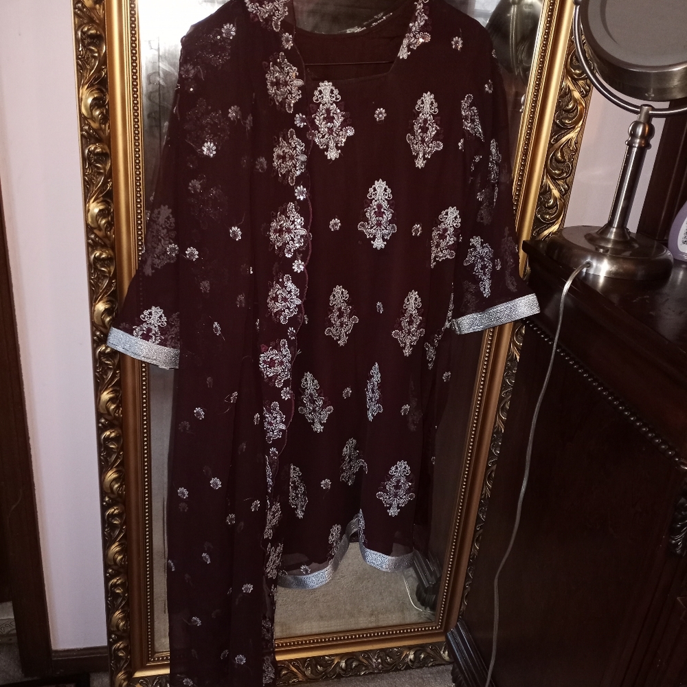 Pakistani 3 piece suit for ladies